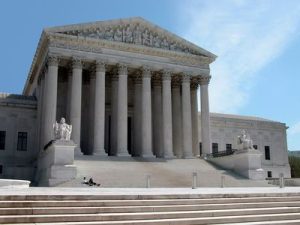 אמון במוסדות וגאווה בהישגיה של ישראל בעשור הראשון של שנות האלפיים