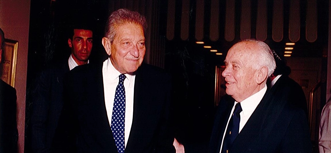 שמואל נאמן (מימין) עם נשיא המדינה עזר ויצמן